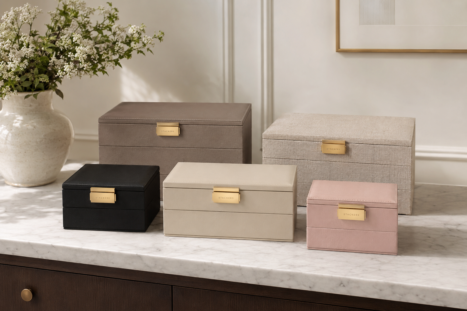 Stackers juwelendozen in vijf kleuren: Taupe, Oatmeal Linen, Zwart, Oatmeal en Blush Pink