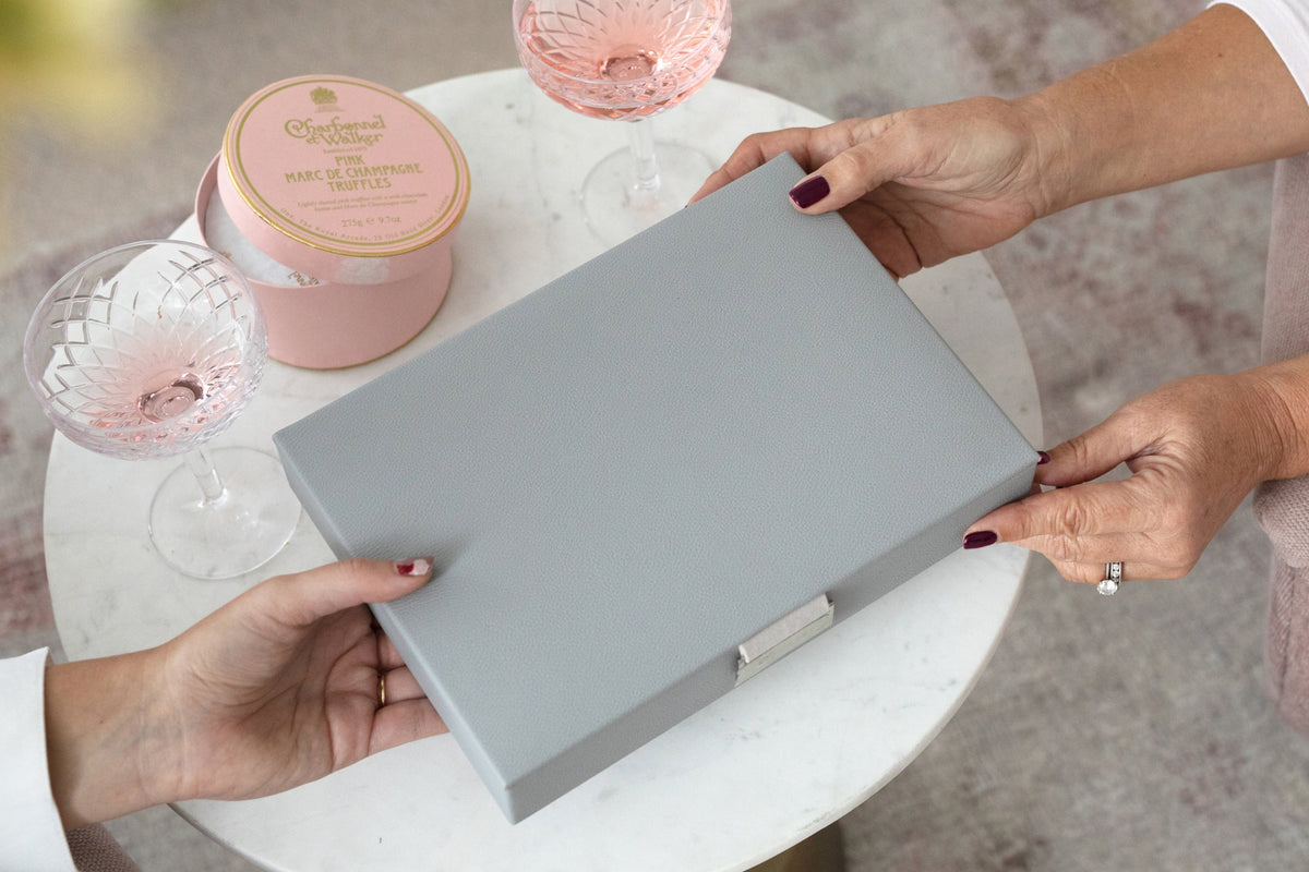 Stackers juwelendoos als cadeau voor Moederdag — elegante grijze Classic doos